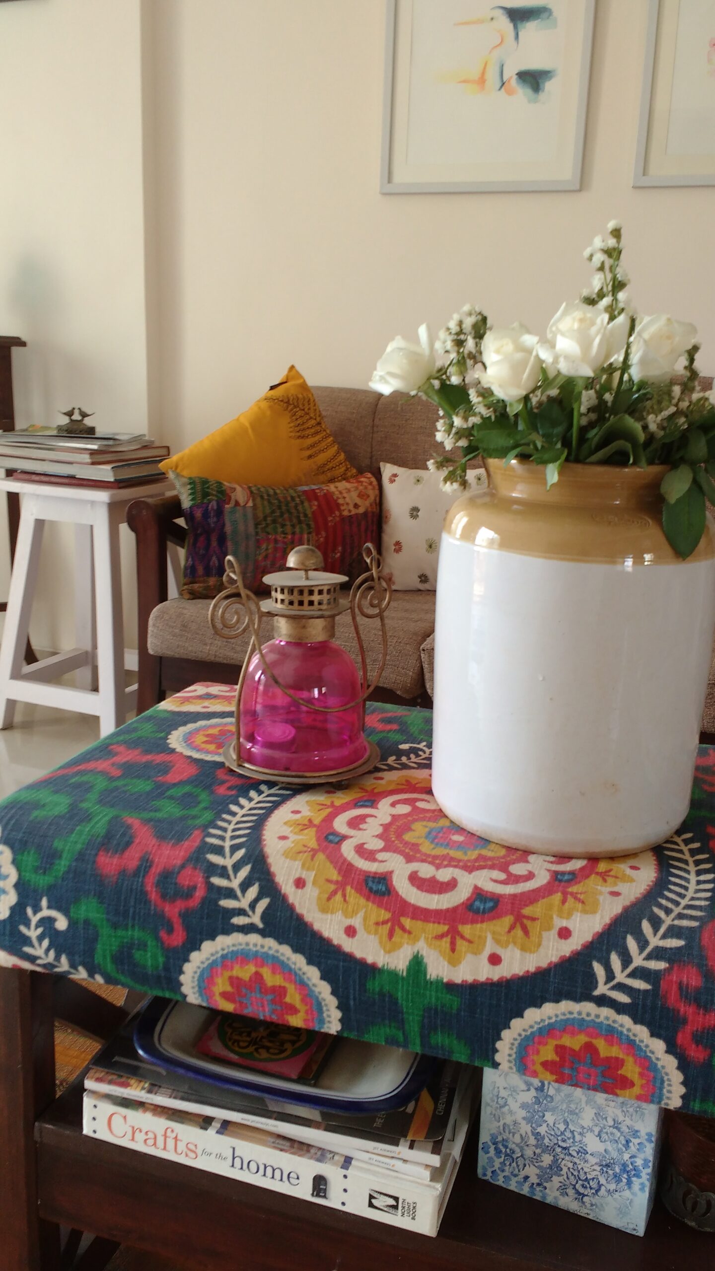 white roses in the barni adding charm to living room