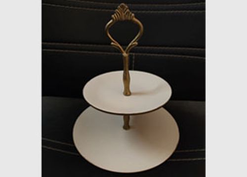 A classic and versatile cake stand | TheKeybunch product